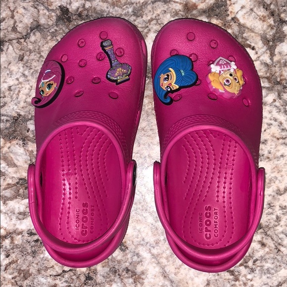 girls pink crocs